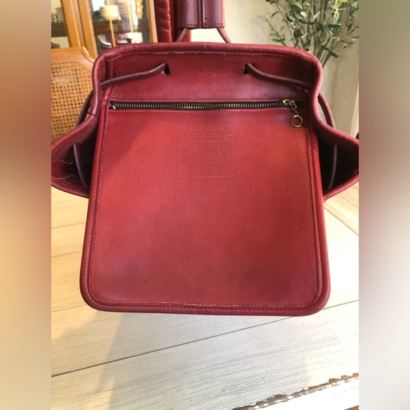 COACH VINTAGE RED LEATHER SLING BAG #9929 WITH HANGTAG - Picture 10 of 14